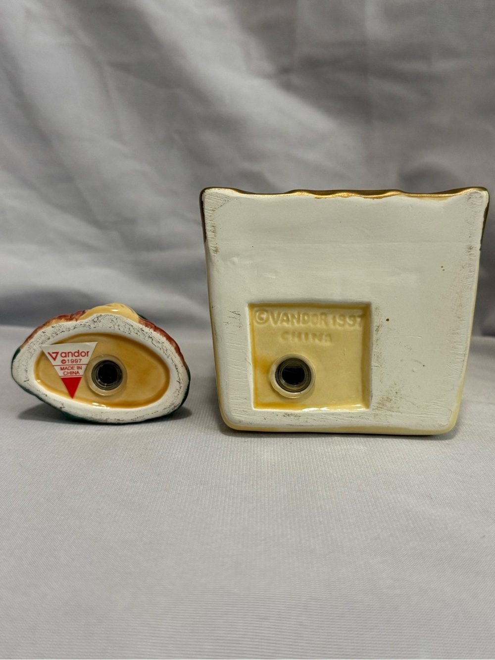 1997 Vandor Mona Lisa Ceramic Salt & Pepper Shaker Set in Picture Frame - Picture 5 of 6